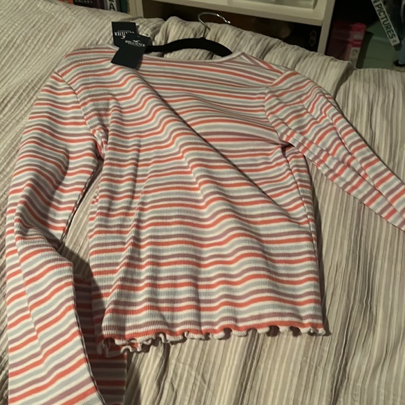 Hollister cherry long sleeve shirt - Picture 2 of 4